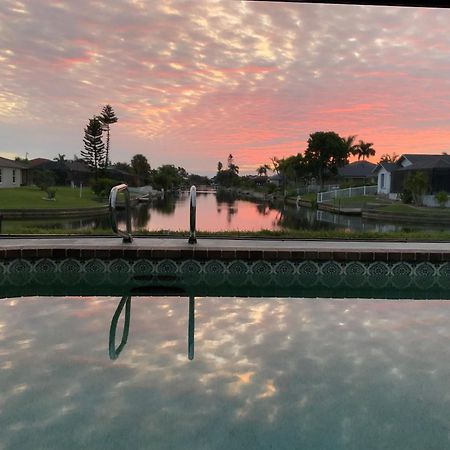 Serenity Waterfront Villa With King Suite, Private Pool, Great Lanai Enclosure And Long Water Views ケープコーラル エクステリア 写真