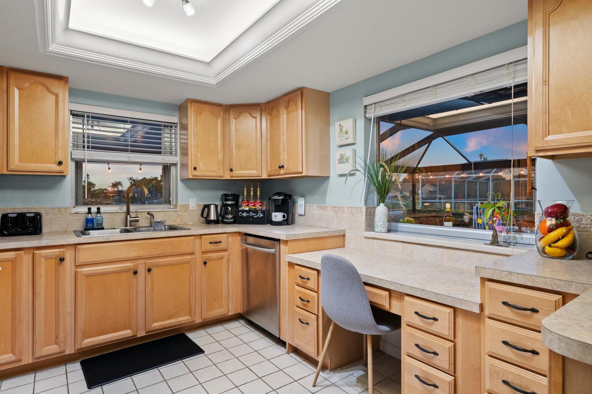 Serenity Waterfront Villa With King Suite, Private Pool, Great Lanai Enclosure And Long Water Views ケープコーラル エクステリア 写真