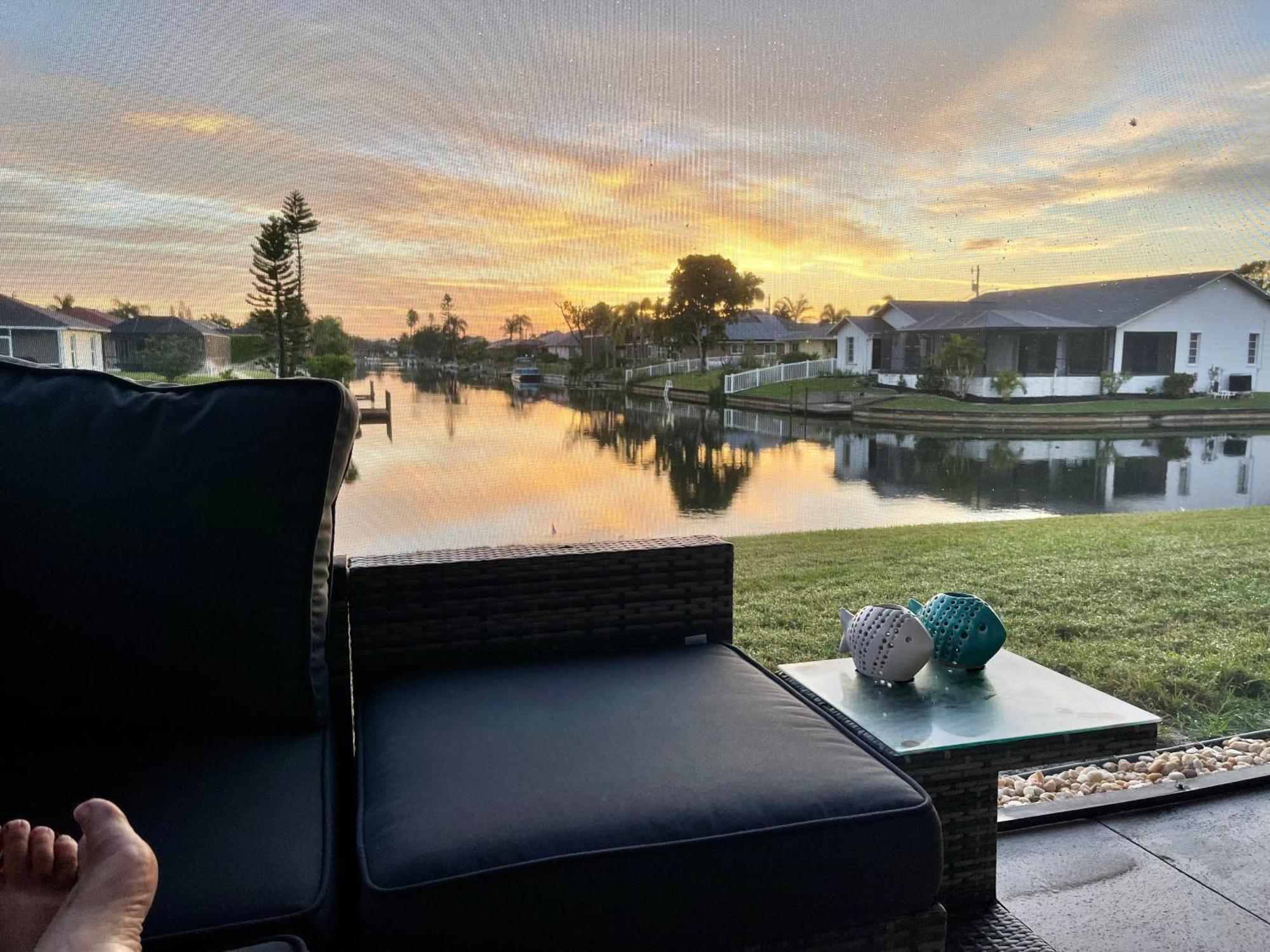 Serenity Waterfront Villa With King Suite, Private Pool, Great Lanai Enclosure And Long Water Views ケープコーラル エクステリア 写真