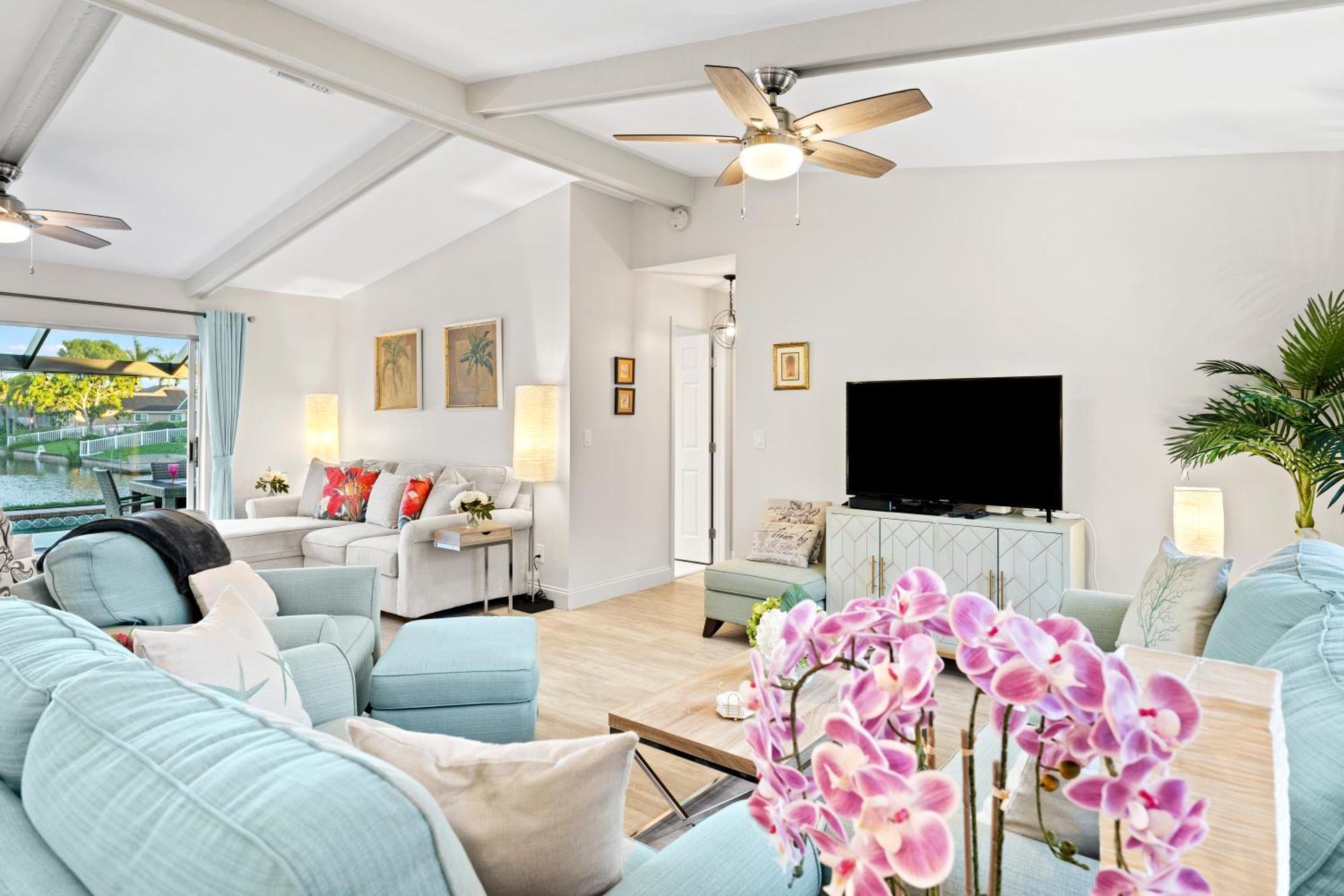 Serenity Waterfront Villa With King Suite, Private Pool, Great Lanai Enclosure And Long Water Views ケープコーラル エクステリア 写真